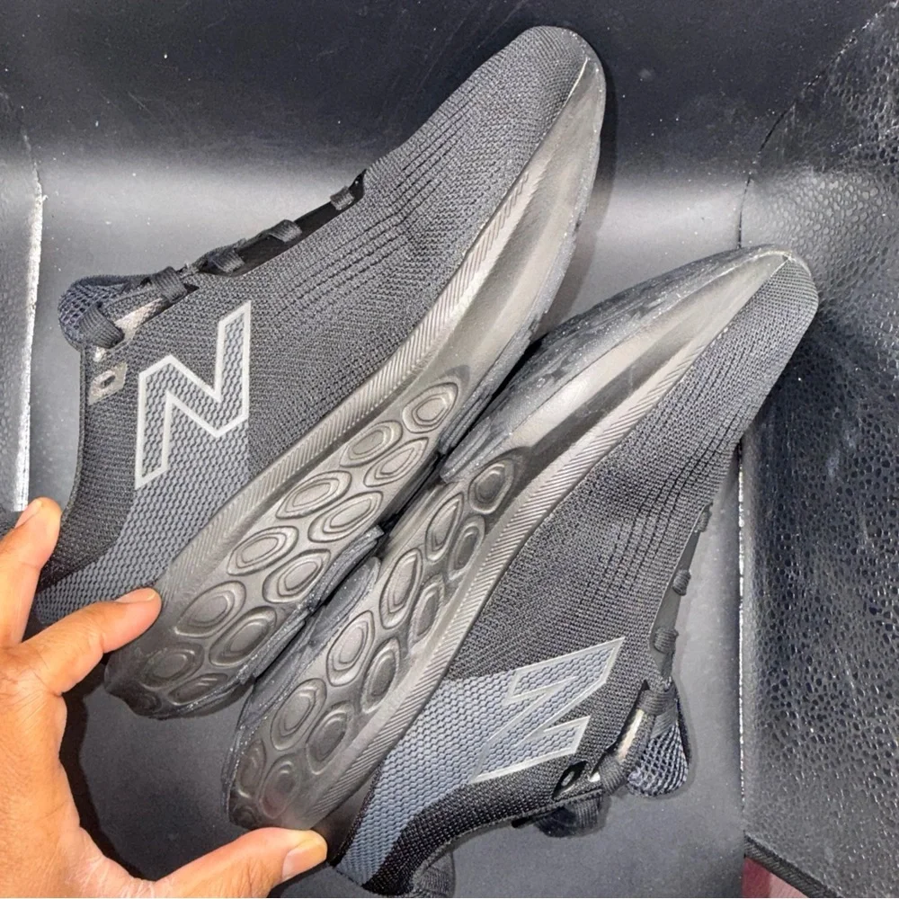 Size 9 - New Balance 520 Fresh Foam Black, Clean, No Box, W520LT9, Great Cond